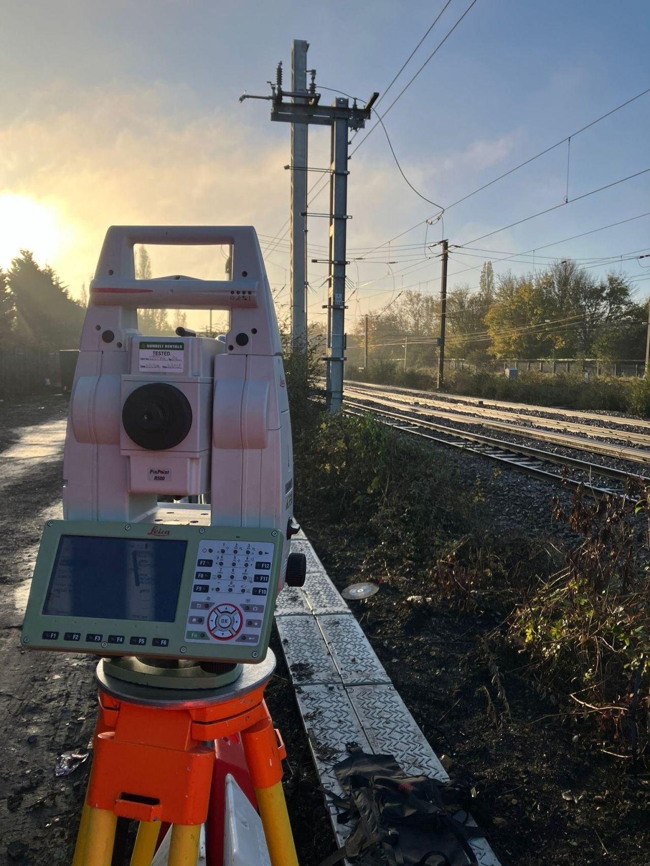 TrackMonitorCarousel3